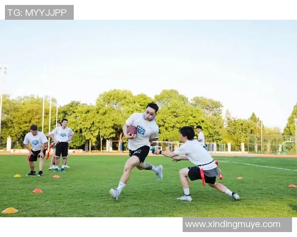 快船全队团建活动共赏橄榄球比赛并拍摄合影留念欢乐时光