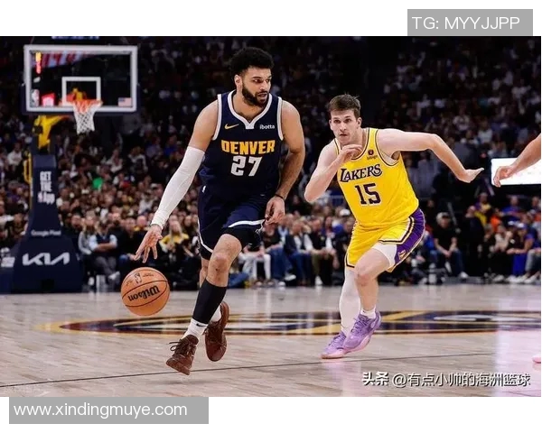 湖人训练场景曝光斯玛特紧逼八村里夫斯全力防守展现团队默契