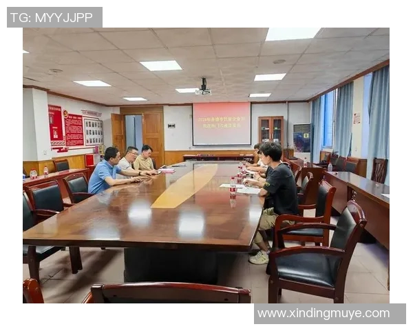 小桥谈球队防守提升秘诀强调沟通与转换进攻的默契配合