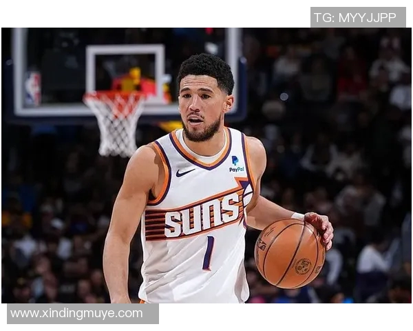 布克半场表现平平仅得8分2板5助球队状态堪忧需加强进攻效率