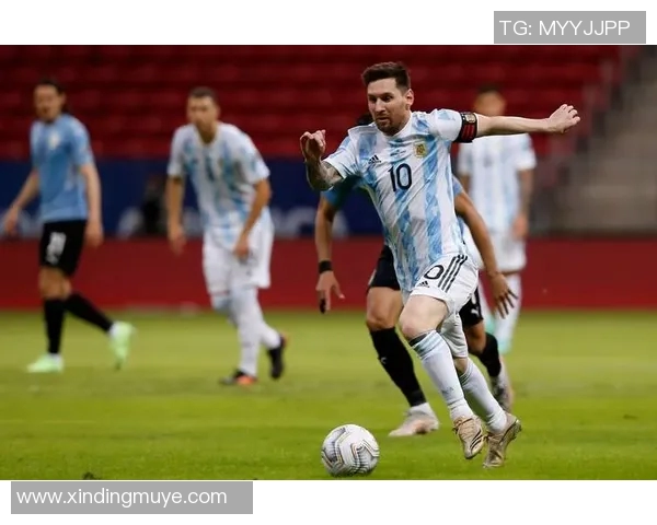 梅西巧妙观察对手防守时机精准助攻展现超凡球技 梅西巧妙观察对手防守时机精准助攻展现超凡球技