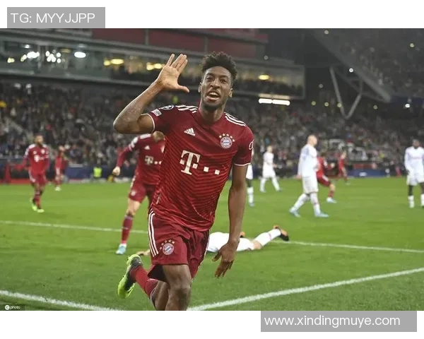 穆勒第96分钟绝杀进球震撼全场直面三名防守球员展现超强实力