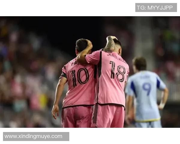 老友重聚感人瞬间佩尼亚福特赛后与巴萨昔日队友深情拥抱 老友重聚感人瞬间佩尼亚福特赛后与巴萨昔日队友深情拥抱