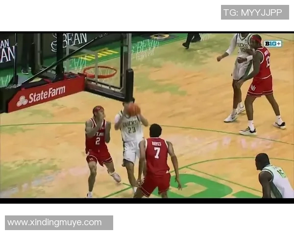 林葳脑后传球技惊四座德米尔接球轻松得分展现默契配合 林葳脑后传球技惊四座德米尔接球轻松得分展现默契配合