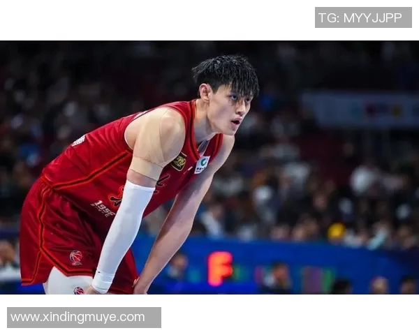 NBA中国赛半场战报托马斯表现出色曾凡博短暂登场贡献防守篮网领先太阳