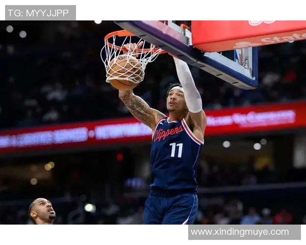 快船官方确认比尔因背部不适明日对阵开拓者出战存疑 快船官方确认比尔因背部不适明日对阵开拓者出战存疑