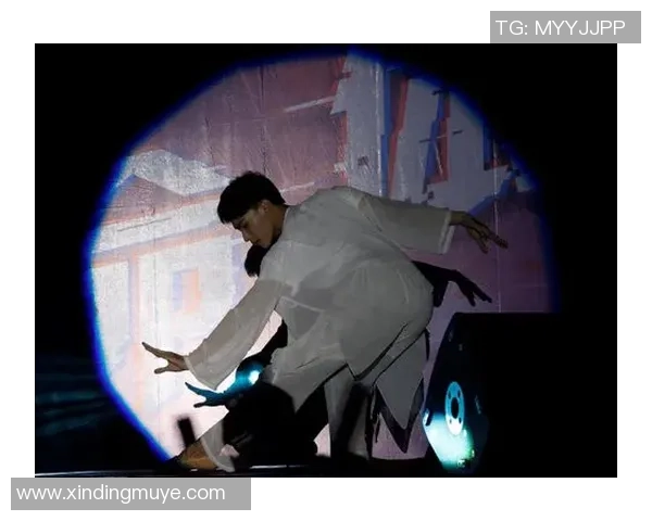 迪巴拉与怀孕妻子甜蜜合影庆生感谢祝福期待新生命降临