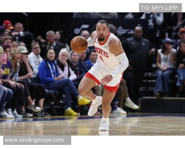 狄龙在比赛中表现出色半场10投7中砍下19分三分球命中率高达50