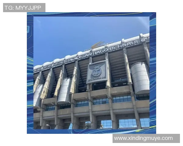 皇马伯纳乌看台巨型TIFO展现伟大精神迎战巴萨