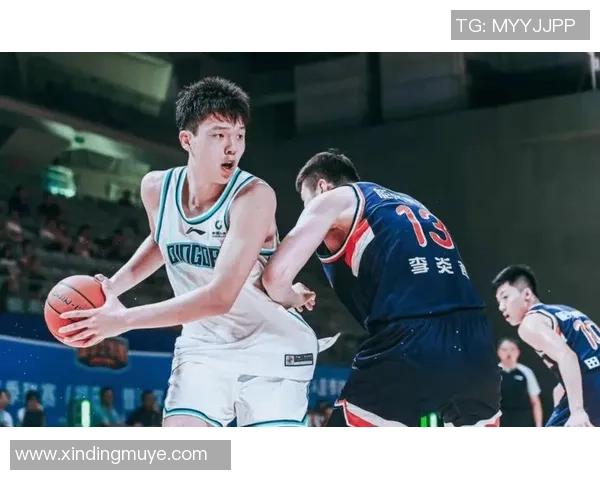 瀚森在比赛中展现出自信与进步逐渐找到个人节奏的精彩表现